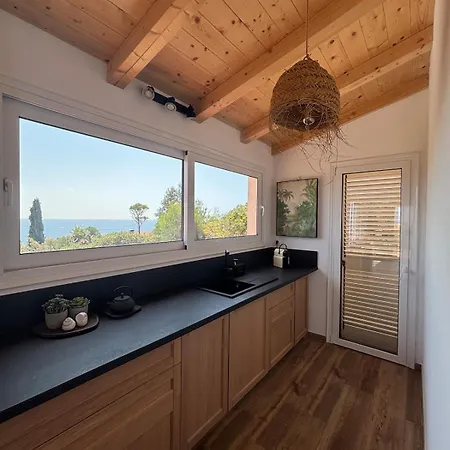 View House With Jacuzzi *